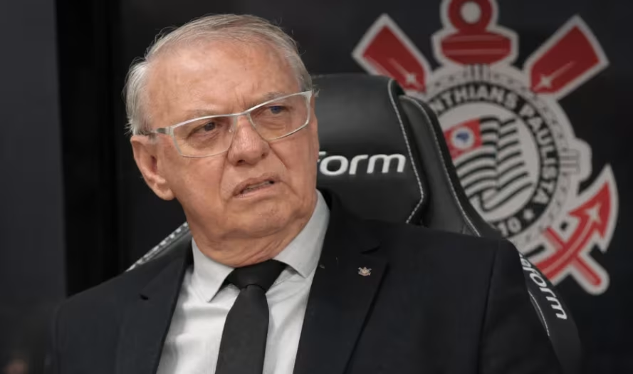 FielNaAlma's tweet photo. 🚨 PAGAMENTOS À INCENTIVA DISPARAM NA GESTÃO OSMAR STÁBILE

Segundo o Blog do Macedo, os pagamentos do Corinthians à Incentiva, responsável pelo Fiel da Sorte, aumentaram de forma expressiva durante a gestão Osmar Stábile.

Entre maio de 2025 e junho de 2026, foram registradas 15 notas fiscais que somam R$ 4,5 milhões. Em maio de 2025, o pagamento era de R$ 214 mil; um ano depois, chegou a R$ 348 mil, alta de 62,7%.

O problema é que, segundo informações divulgadas pelo ge, o próprio Corinthians admitiu não ter controle sobre a prestação dos serviços.

O caso está sendo investigado pelo Ministério Público, que apura possíveis irregularidades na relação entre o clube e a empresa.

📰 @BlogdoMacedo 
📸 Reprodução