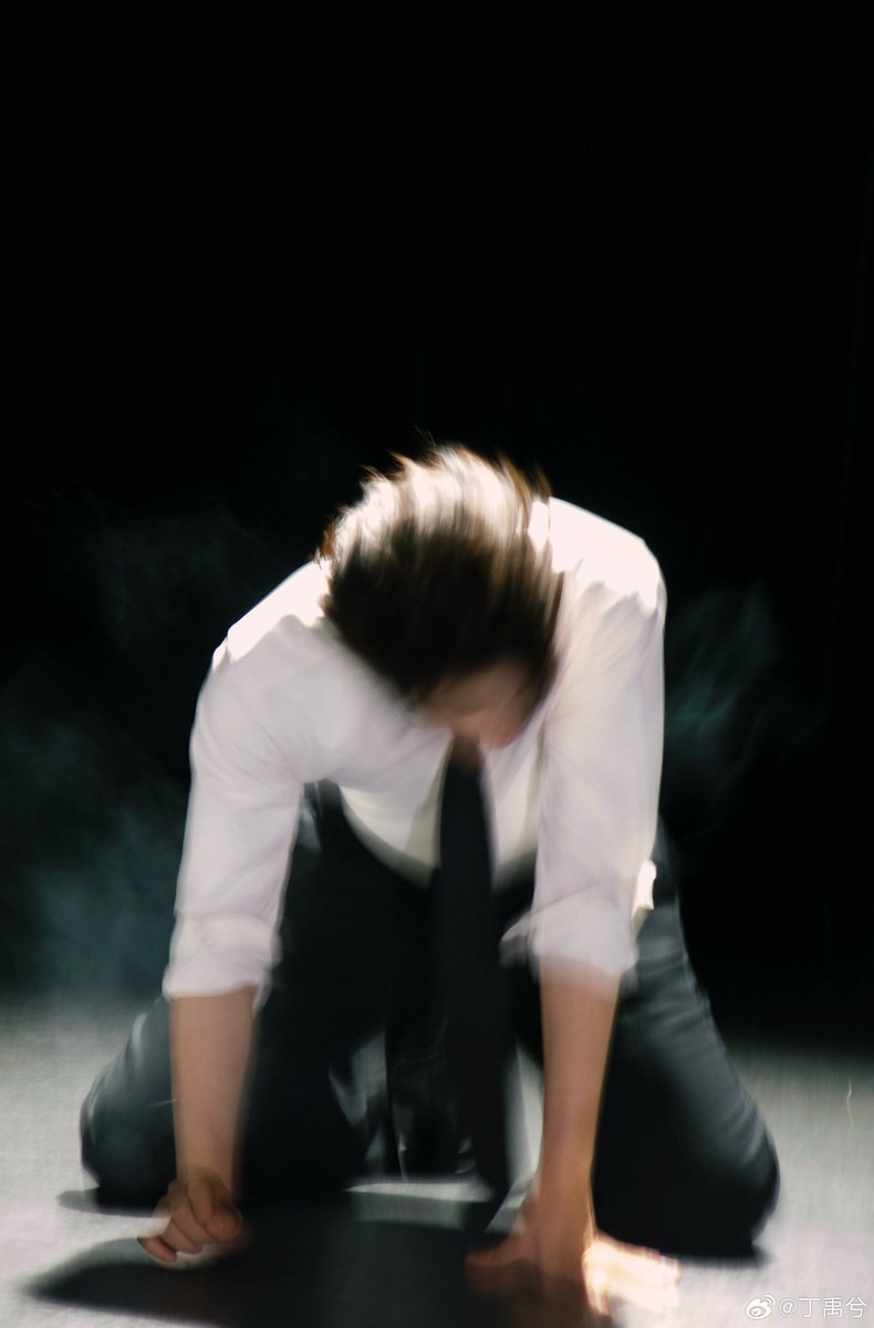 muziqis's tweet photo. being a ding yuxi fan is a rollercoaster. you either get nothing for weeks or you suddenly get whatever the hell this is https://t.co/w2K0QxKipV