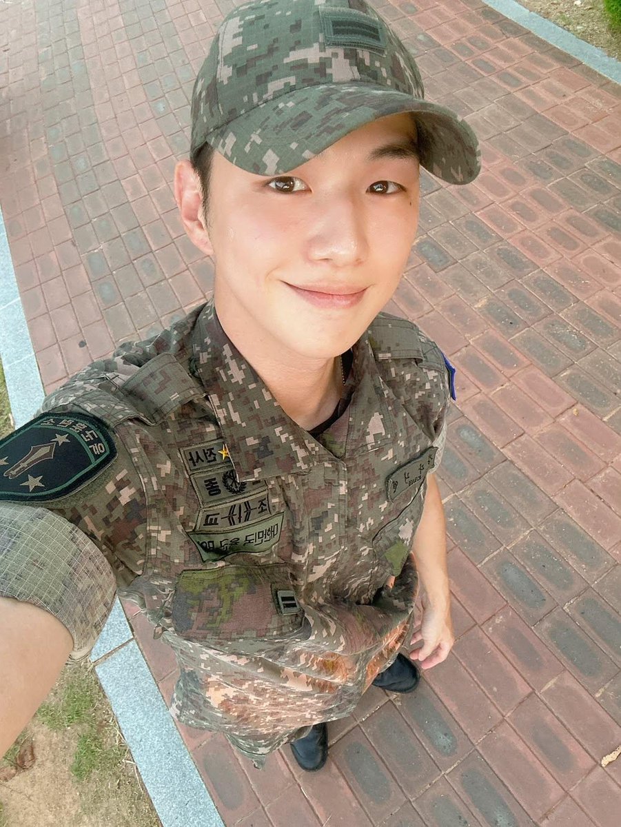 nglineart's tweet photo. in 6 month, kang daniel got many badges on his left chest 😆 he really taking this military service time seriously ❤️ live his life to the fullest! https://t.co/79JEe7KghL
