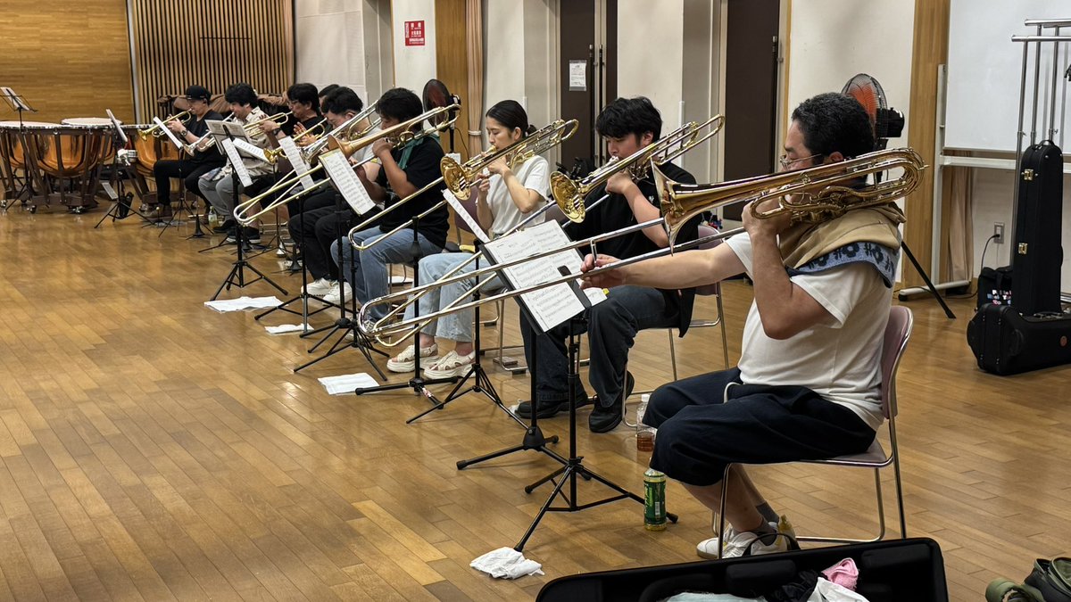 dolcewind_info's tweet photo. 今日は場所の都合上、いつもより少し時間が短い練習でした！

『革命』はテンポアップして合奏するようになり「サマコンが近付いているんだな〜」と感じてきました🍧

前日リハも含め、残り4回の練習も頑張ります💪

 #浜松市  #吹奏楽  #団員募集中  #ドルチェウインドオーケストラ https://t.co/acVdfjtmyY