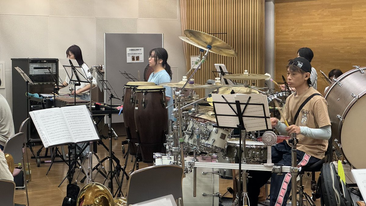 dolcewind_info's tweet photo. 今日は場所の都合上、いつもより少し時間が短い練習でした！

『革命』はテンポアップして合奏するようになり「サマコンが近付いているんだな〜」と感じてきました🍧

前日リハも含め、残り4回の練習も頑張ります💪

 #浜松市  #吹奏楽  #団員募集中  #ドルチェウインドオーケストラ https://t.co/acVdfjtmyY