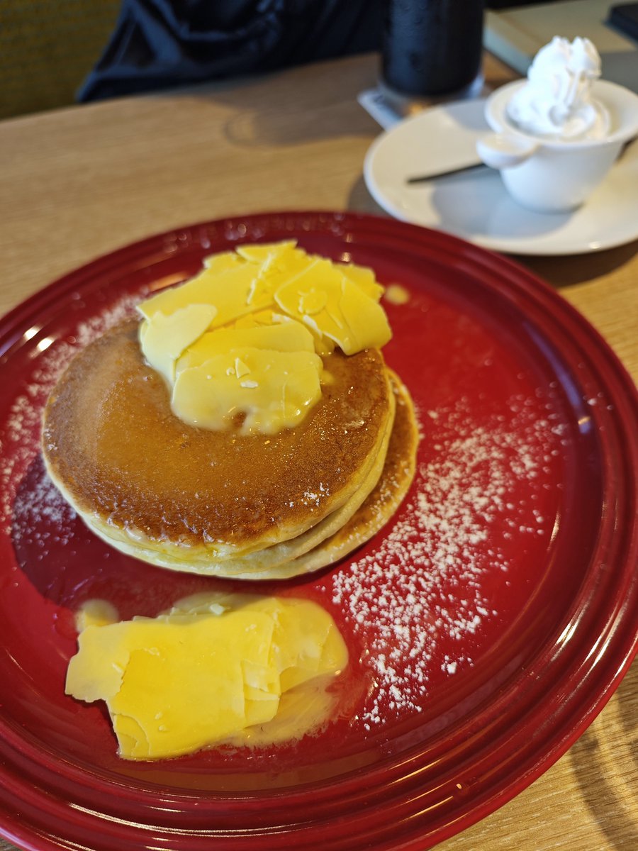 Rikms4191's tweet photo. #むさしの森珈琲
背徳の芳醇削りバタークラシックパンケーキ https://t.co/ZvRuZtLq4s