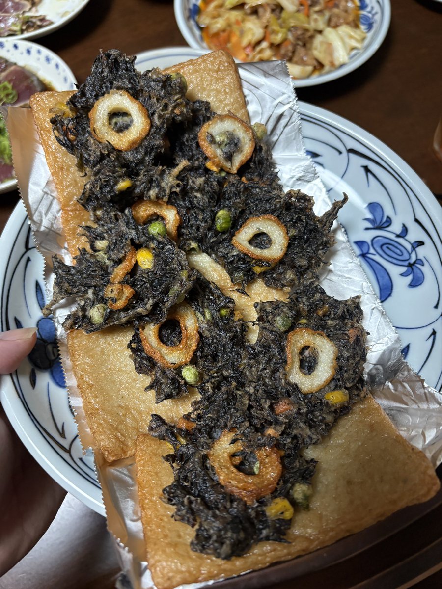sothing's tweet photo. タレもいいけど、
仏手柑絞った塩たたきもうまいすな。
このひじきの天ぷらも高くなったけど
めちゃウマし🐟 https://t.co/tWnyo58j84