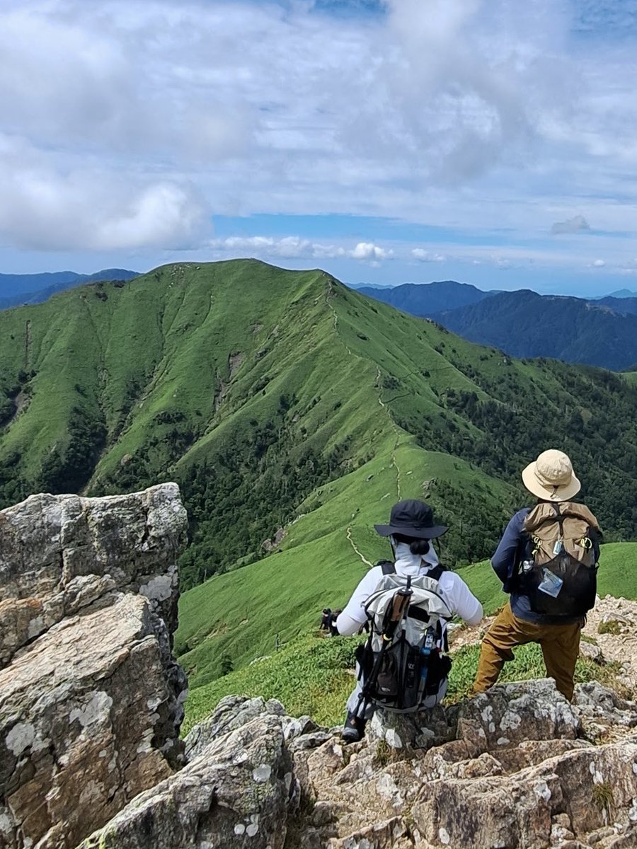 neccomputer's tweet photo. 剣山！！
お天気良くて最高 https://t.co/JFb9WX4G2T