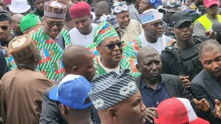 aaziz_musa's tweet photo. Live from Azare

A warm and welcoming atmosphere here in Azare as Prof.@muhammadpate , M.A. Abubakar, and other APC leaders and candidates arrive to receive and welcome those returning to the APC family.

This is a moment of unity, reconciliation, and renewed commitment to.... https://t.co/mT9Atrr1h2