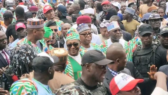aaziz_musa's tweet photo. Live from Azare

A warm and welcoming atmosphere here in Azare as Prof.@muhammadpate , M.A. Abubakar, and other APC leaders and candidates arrive to receive and welcome those returning to the APC family.

This is a moment of unity, reconciliation, and renewed commitment to.... https://t.co/mT9Atrr1h2