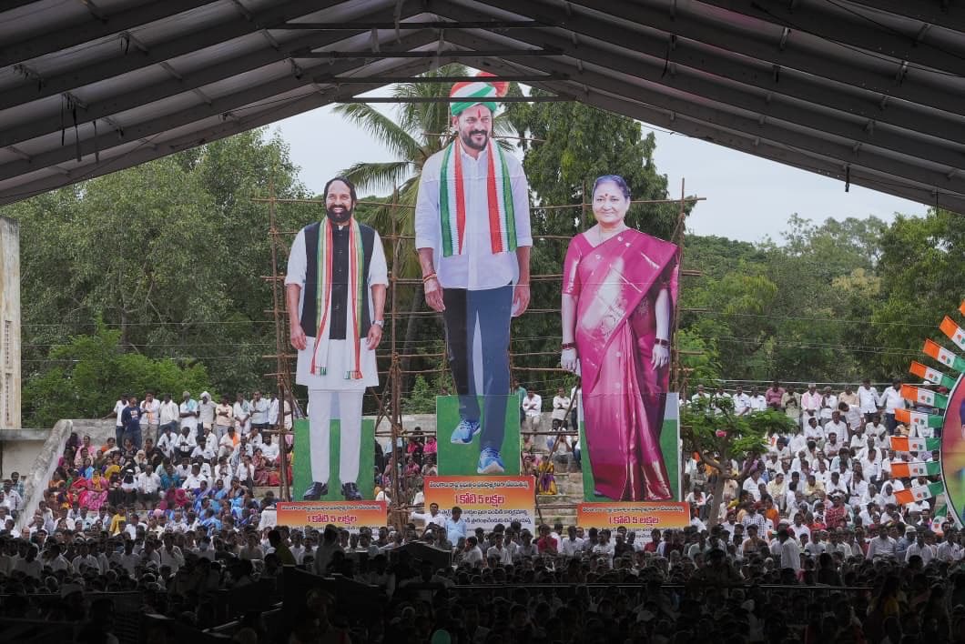 ImJaggaReddy's tweet photo. సంగారెడ్డిలో జరిగిన స్మార్ట్ రేషన్ కార్డ్స్ పంపిణీ కార్యక్రమంలో స్పెషల్ జగ్గారెడ్డి..

#Jaggareddy #Sangareddy #CMRevanthReddy #Congress #CMrevanthReddySpeech https://t.co/58AdPkKhKy
