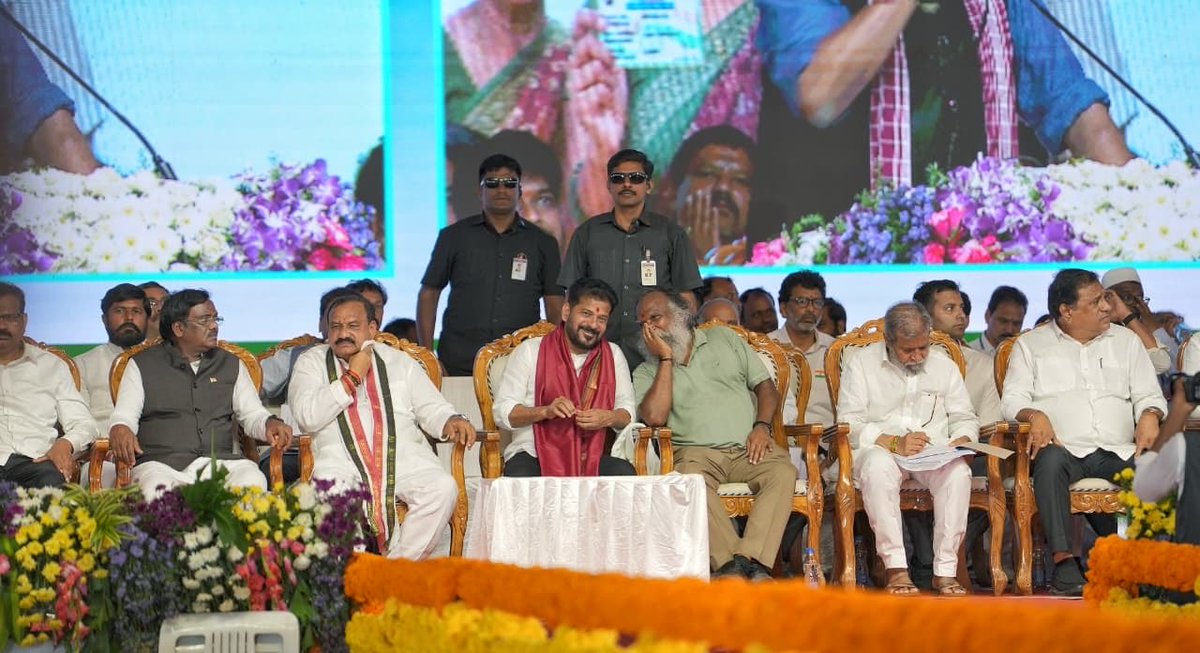ImJaggaReddy's tweet photo. సంగారెడ్డిలో జరిగిన స్మార్ట్ రేషన్ కార్డ్స్ పంపిణీ కార్యక్రమంలో స్పెషల్ జగ్గారెడ్డి..

#Jaggareddy #Sangareddy #CMRevanthReddy #Congress #CMrevanthReddySpeech https://t.co/58AdPkKhKy