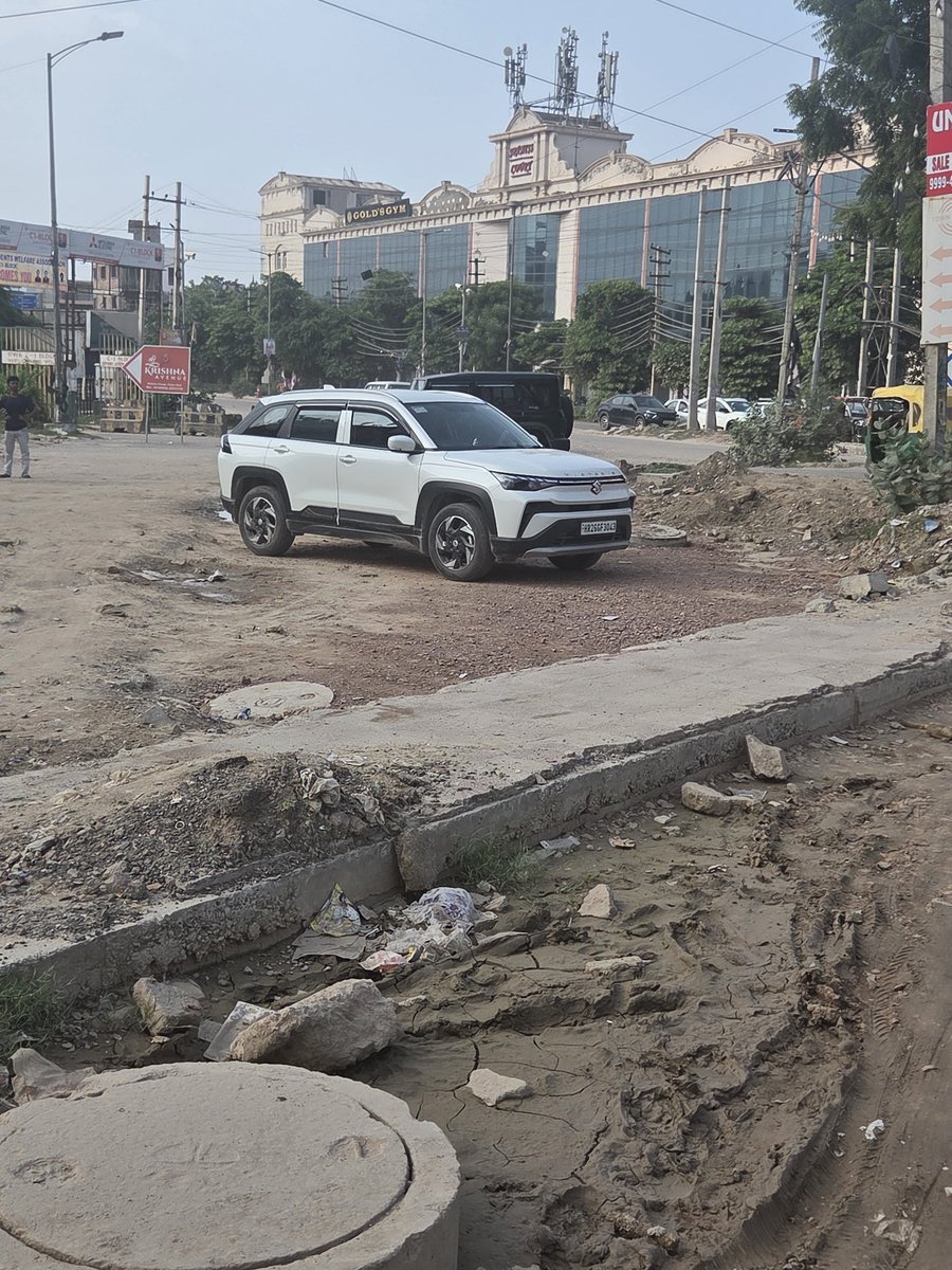 rahulrathee18's tweet photo. @MunCorpGurugram @OfficialGMDA @DC_Gurugram look at how open area encroached by Gtown wines &amp; Mahindra showroom at krishna chowk, preventing the completion of slip road that's in making for over a month,  i m sure some attention can be paid to this intersection plzz.. https://t.co/fFQjQrZ57b