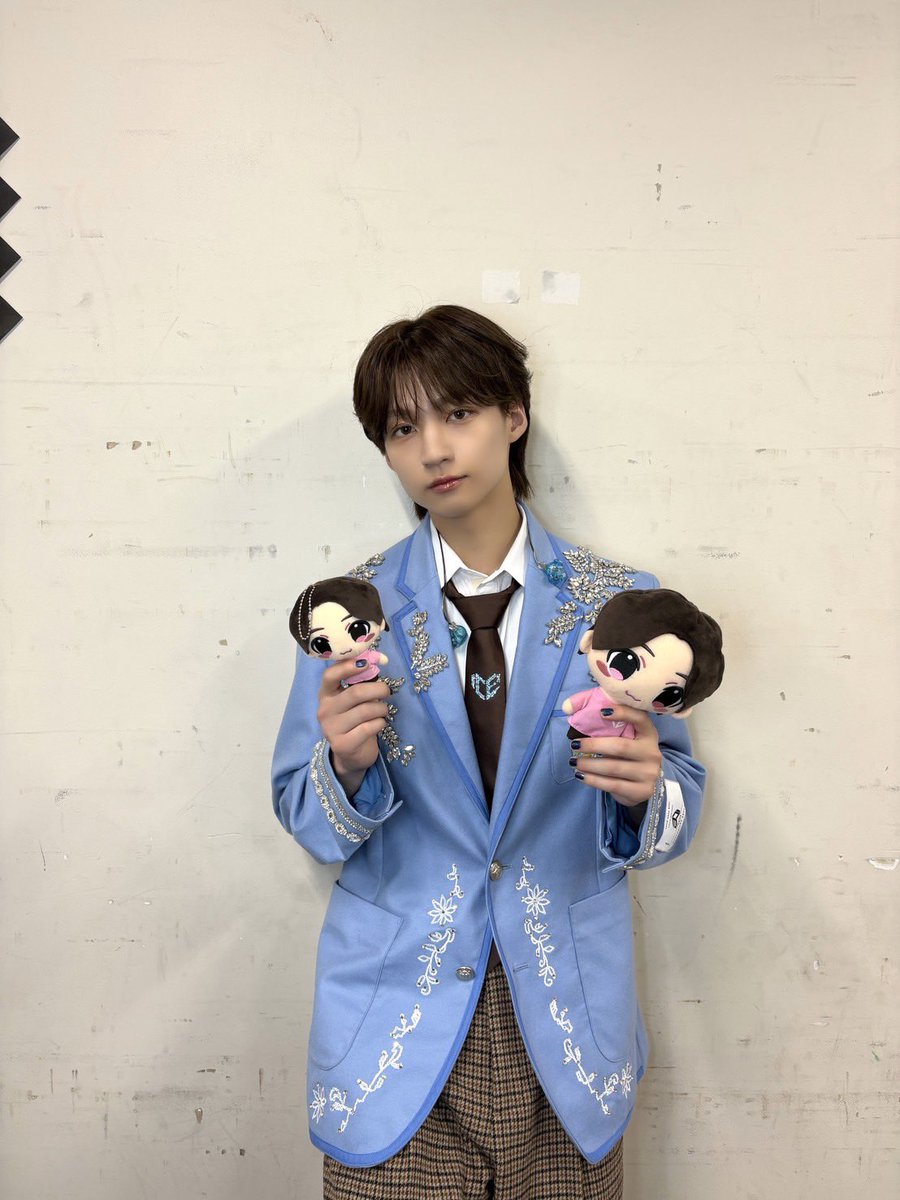 ICEx_official's tweet photo. 🦐 #エビライ2026 🦐

＼ #ICEx #志賀李玖 💙／

顔の大きさ桃2個分！🍑
2004.5.20 22歳
〈SUPER★DRAGON〉 
#ジャン海渡  さん役で出演！✨

エビライ3日目ありがとうございました！

プン☆ジェラ＆HAMIGAKIどうでしたかー？たくさんコールありがとう🥰

そして、シャッフルではSUPER★DRAGONのジャンくんをやらして頂きました！
僕のだーーーい好きな曲｢NPC｣
そして、ラップなど最高��楽しかったです！

おうちゃんもおつかれさんね！
かっこよかったぜ👍

明日も幸せな一日にしようね！

▼Instagram📷
https://t.co/Z7BiWymTfR

▼ICEx公式HP🧊
https://t.co/Oryxm49Vhf
 
#EBiDAN #Yes_EBiDAN15th