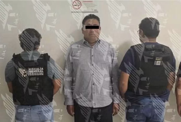 ALunaSilva's tweet photo. 🚨 La @FiscaliaPuebla CONFIRMA la detención del secretario de Seguridad Pública de #Atlixco, Antonio Hernández Pacheco, bajo cargos de abuso de autoridad, cohecho e incumplimiento de un deber legal. Un juez de control ya le dictó la medida de prisión preventiva justificada mientras se define su situación jurídica.

@Pueblaonline 
@CronicaPuebla_