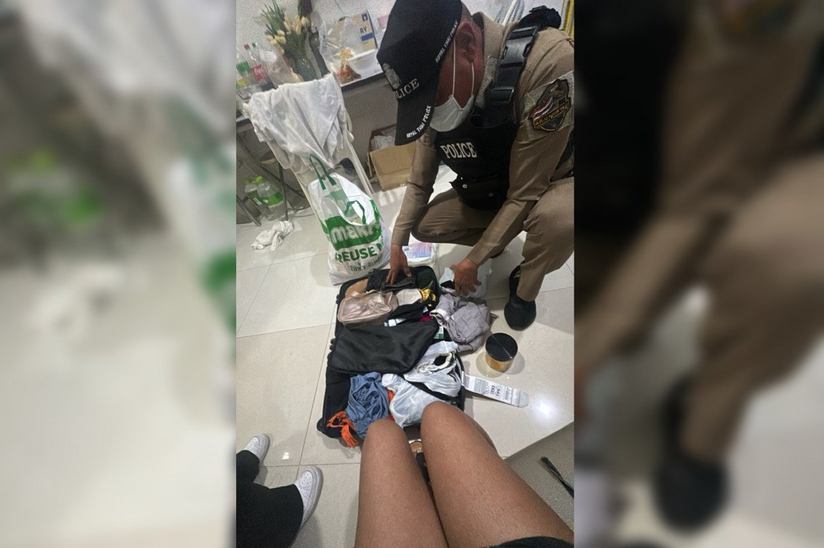 S_Marseil's tweet photo. 🗣️ « Quand on a envie d’argent, on est prêt à faire pas mal de choses »

Pour @RTLFrance, deux Français m’ont raconté comment ils ont fui le réseau criminel des « plans Thaïlande » : des vacances gratuites contre le transport d’une valise remplie de drogue. 

À écouter ici ⬇️ https://t.co/5RxM1IB3QZ