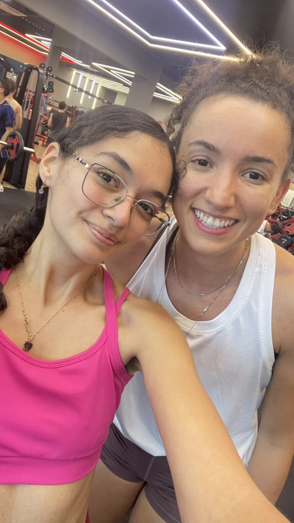 kudiessz's tweet photo. quando vc ta na academia e encontra a GABRIELA GUIMARÃES https://t.co/GnIvz0UU3H