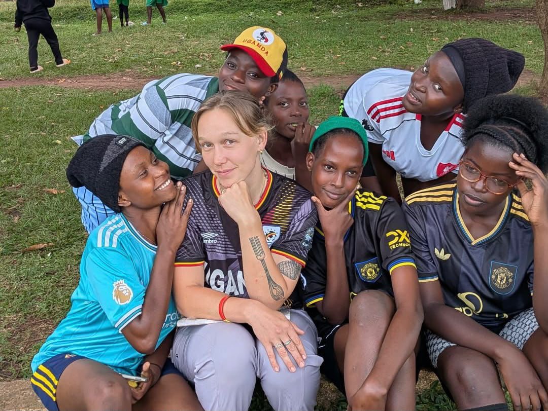 pcuganda's tweet photo. Jersey Culture in #Uganda is more than a fashion; it’s a way to connect ⚽️👕🇺🇬

#PeaceCorps Volunteers wear football jerseys to help them fit in with their communities, start conversations, and turn a simple outfit into a beautiful opportunity for cross-cultural exchange. https://t.co/AvV0ssQWPK
