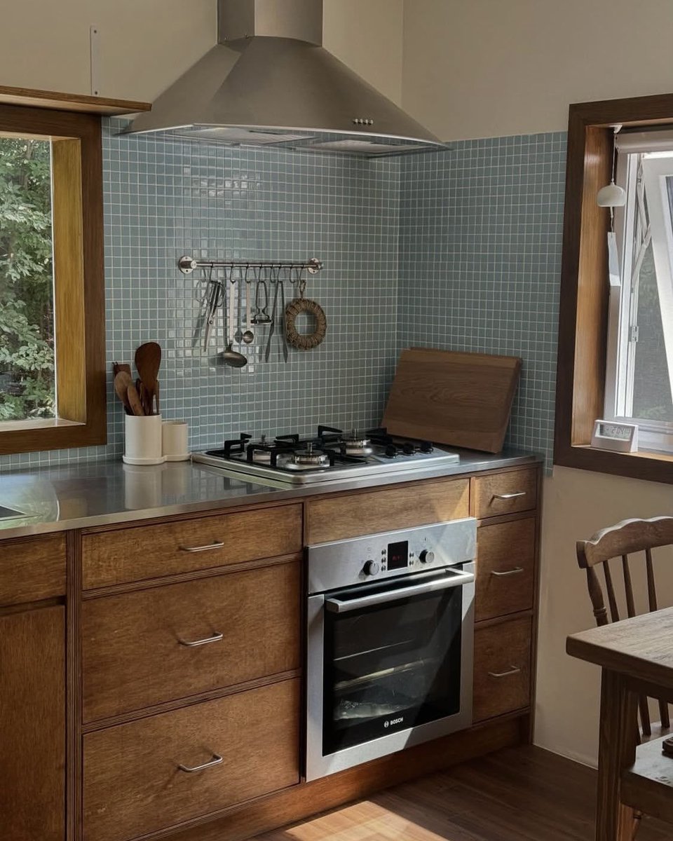 homeyzash's tweet photo. 🏡A Dream Kitchen in the Forest https://t.co/m93OXpz2Xi