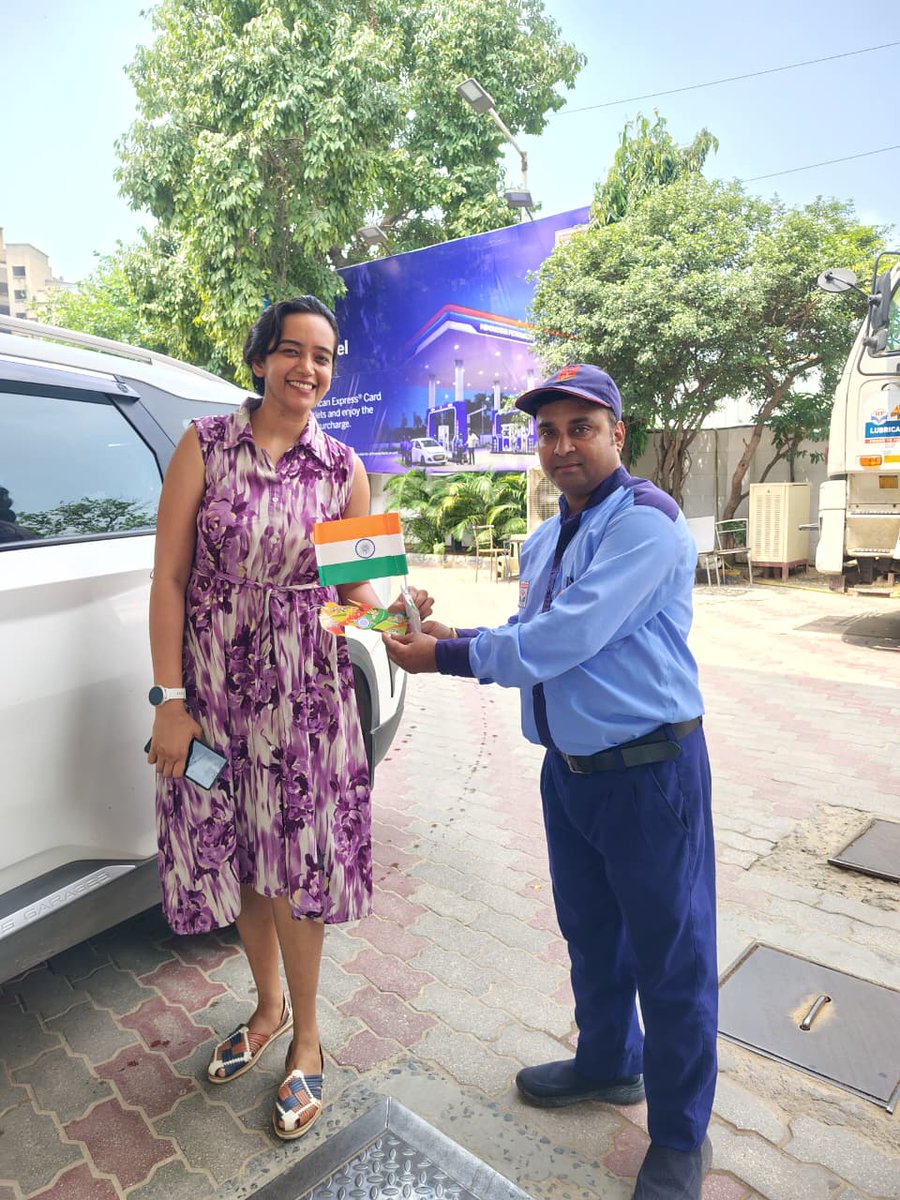 HiraFuels's tweet photo. JAI HIND!!! India's 80th Independence Day celebrated at Hira Fuels, Tricolor gifts, Sweets &amp; Chocolates were distributed on this auspicious occasion!!!
#HPCL
#IndependeceDay2026 
#gurugram @hpcl_gurugram @hpcl_retail https://t.co/VplZyzrLxr