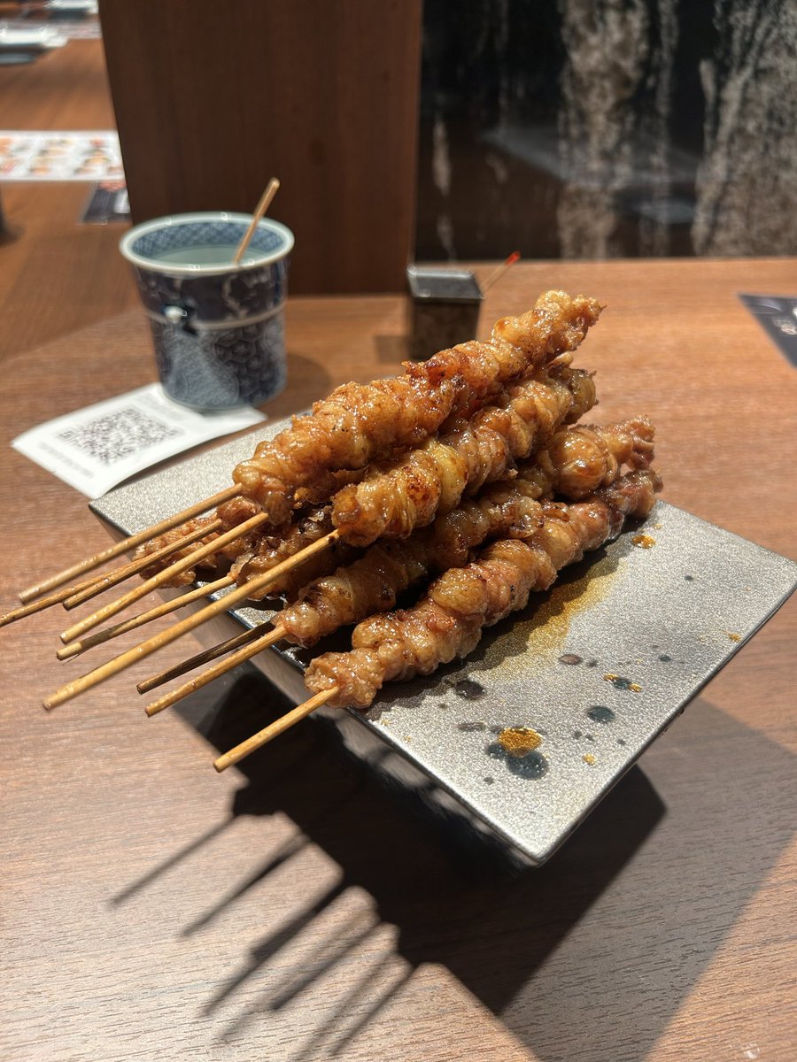 n0n0524's tweet photo. 福岡の鶏皮串が一番おいしい https://t.co/mBP9lmV63u
