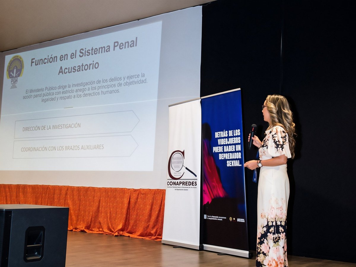 PGN_PANAMA's tweet photo. La Fiscalía Regional de Chiriquí y #CONAPREDES capacitaron a docentes y administrativos del @MeducaPma prevención, detección temprana y atención de delitos sexuales contra niños, niñas y adolescentes, fortaleciendo la protección escolar. https://t.co/JymBxOb9eq