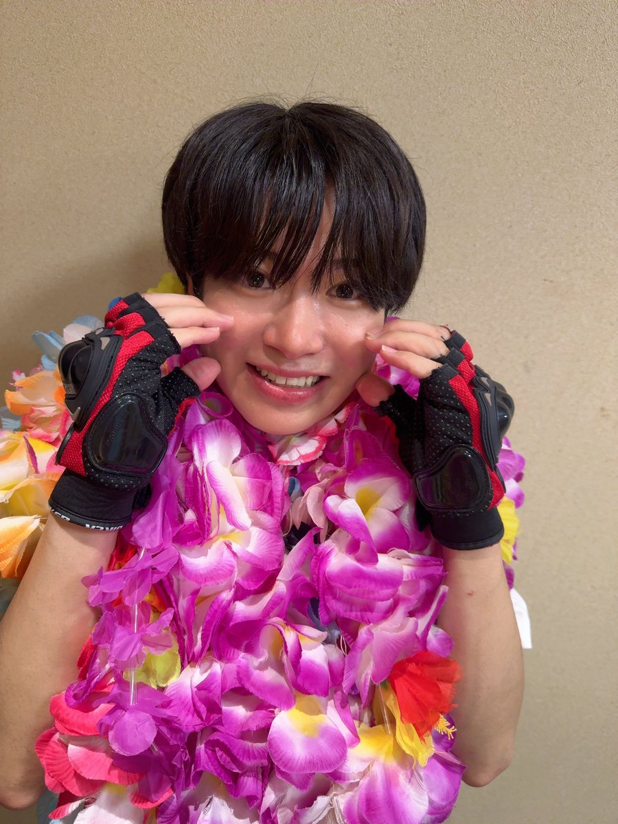 ninosuke0424's tweet photo. 『御老公の湯 』へお越し頂きありがとうございました🦸🏻‍♂️♨️

愛情満点なお花をみんなから掛けてもらえて幸せだったな！😊

照明もばちばちで気持ちよかった！！

ZANPAさんも優しくてあったかい空間でした！！次は一緒に歌ったり踊ったりしたいなあ😌

3daysの最終日会いにきてくれてありがとう🤍 https://t.co/TIOSBCe42B
