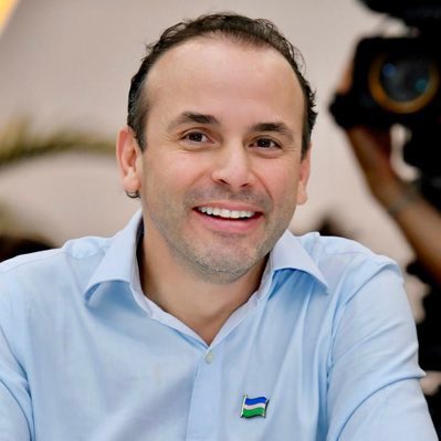 HumoEscarlata2's tweet photo. Usted siga adelante mi comandante, lo está haciendo bien y el 90% de los caleños se lo agradece @alejoeder https://t.co/YJ06eCHILn