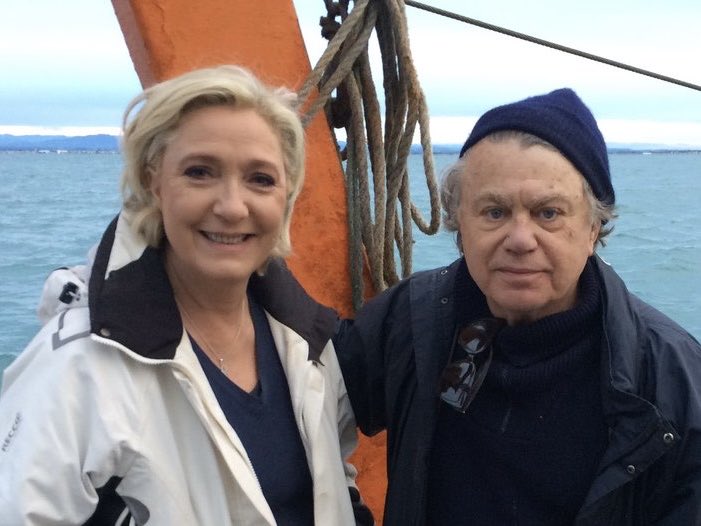 titifrelon's tweet photo. La tache et la tanche https://t.co/CvT8NedKmR