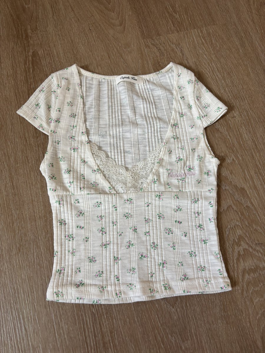 user20021409's tweet photo. ส่งต่อ เสื้อ cupids kiss
คอลึก ใส่กับบราลูกไม้ด้านในสวยมาก

130฿ รวมส่ง

#ส่งต่อเสื้อผ้า #เสื้อผ้ามือสอง #เสื้อมือสอง #โล๊ะตู้ #เสื้อผ้ามือสองสภาพดี #เสื้อผ้ามือสองราคาถูก https://t.co/hh0kqQk1lw