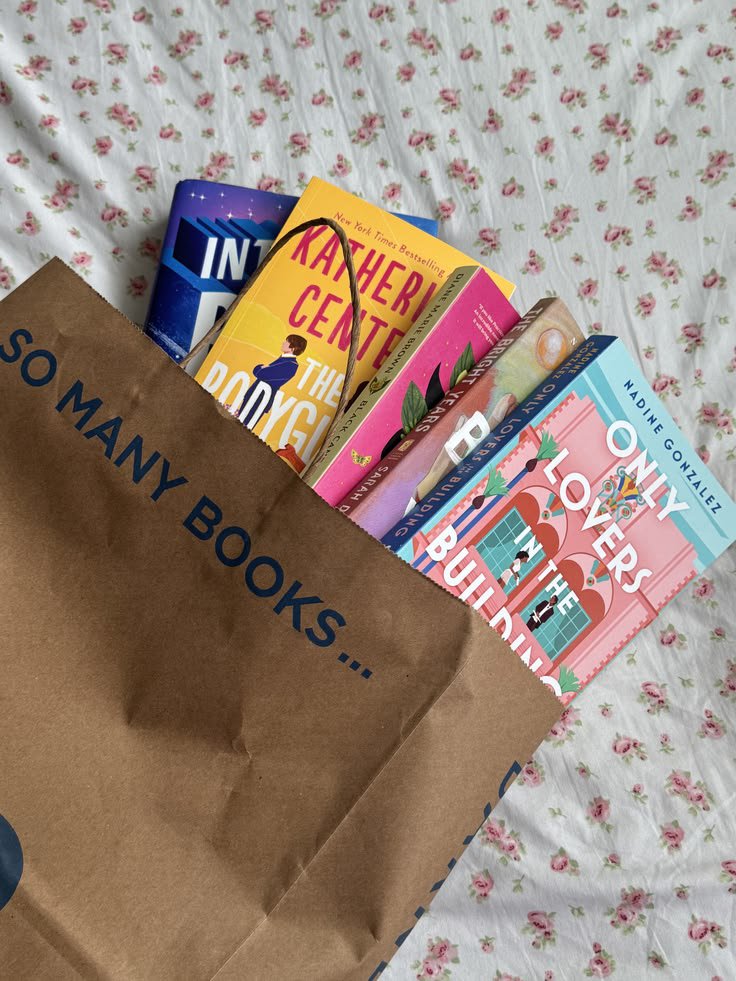 Aurielle007s's tweet photo. Just buy me books 📚 https://t.co/p0pm5LKyIx