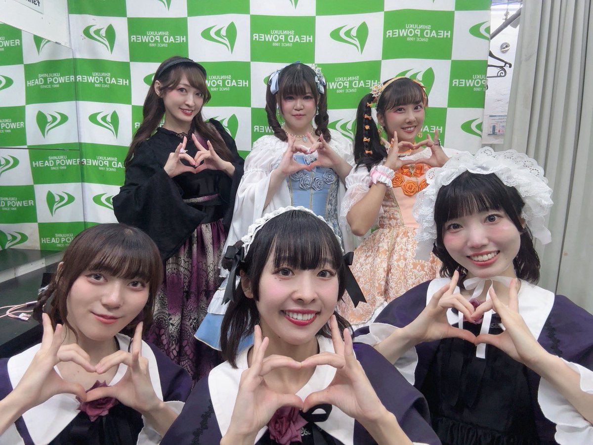 Ellememe_info's tweet photo. 1公演目4マンと3公演目2マンにご出演頂いた皆様とのお写真です📸 https://t.co/LjwR9pJhXS
