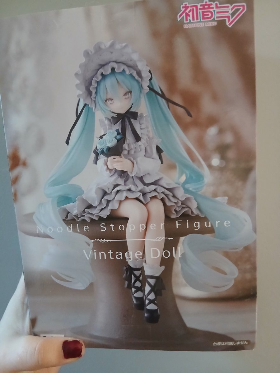 LunaHanaclown's tweet photo. Hey everyone, yesterday I bought the Miku Vintage Doll, I love it, it's gorgeous! I hope you like it. (≧▽≦)

#hatsunemiku #mikuhatsune #mikufigurine #mikuvintagedoll https://t.co/Hnnzpcs9Rn