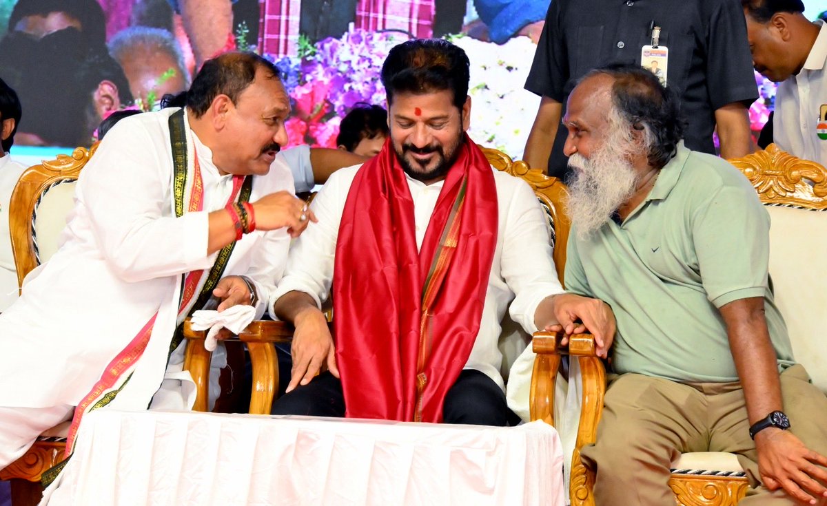 ImJaggaReddy's tweet photo. పీసీసీ చీఫ్ మహేష్ గౌడ్ గారితో జగ్గారెడ్డి..

#Jaggareddy #MaheshKumarGoud #Congress #CMRevanthReddy #Sangareddy https://t.co/HO3SrQHcg3