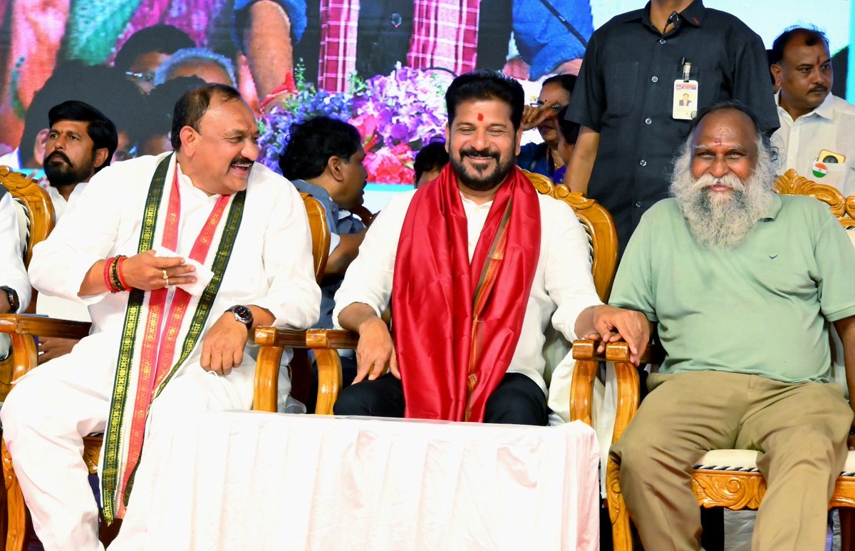 ImJaggaReddy's tweet photo. పీసీసీ చీఫ్ మహేష్ గౌడ్ గారితో జగ్గారెడ్డి..

#Jaggareddy #MaheshKumarGoud #Congress #CMRevanthReddy #Sangareddy https://t.co/HO3SrQHcg3