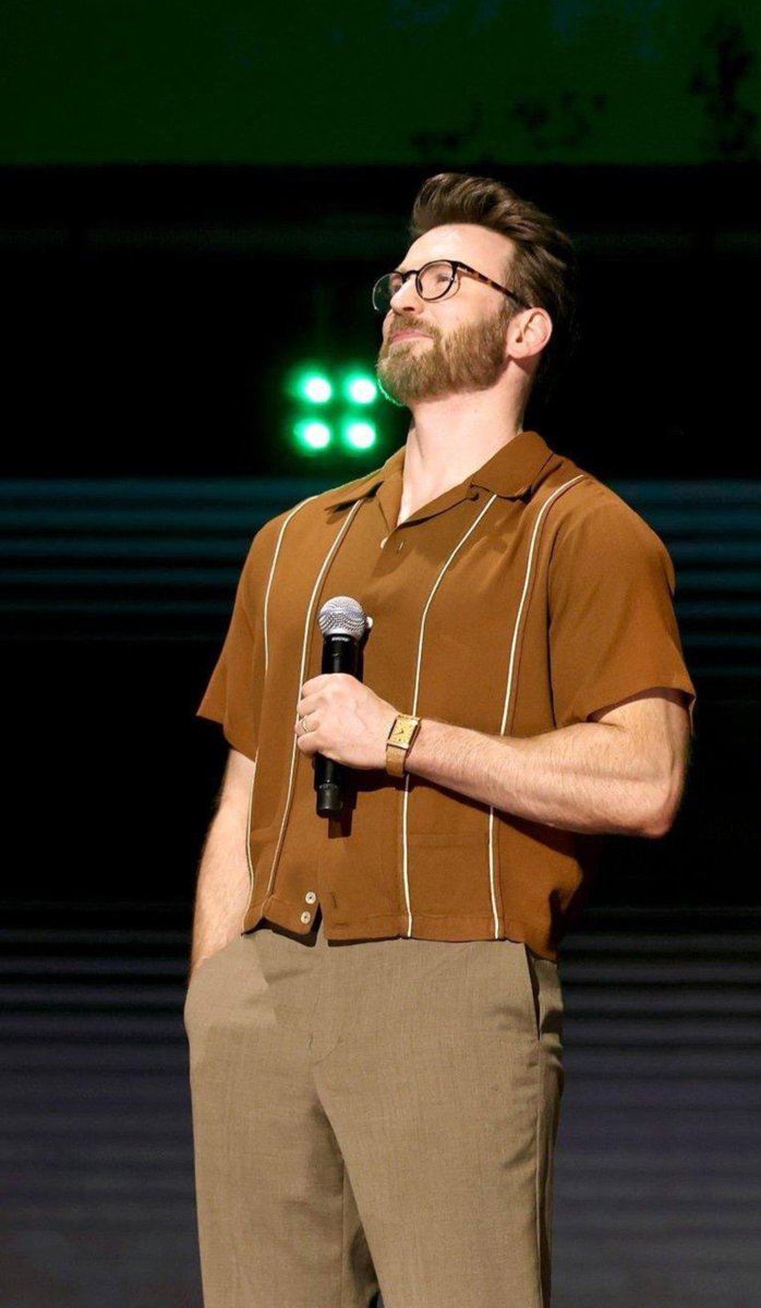 CevansContents's tweet photo. 📸:Chris Evans at the Marvel panel at #D23 https://t.co/ygfM7C25oB
