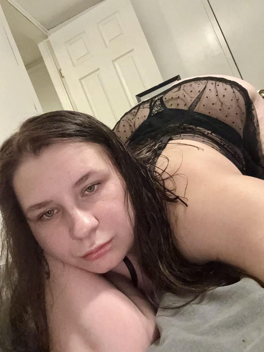 bshyy24's tweet photo. gift me losers 😘❤️ 

https://t.co/mPLgHz1Msh https://t.co/Zw7QzgYEcf