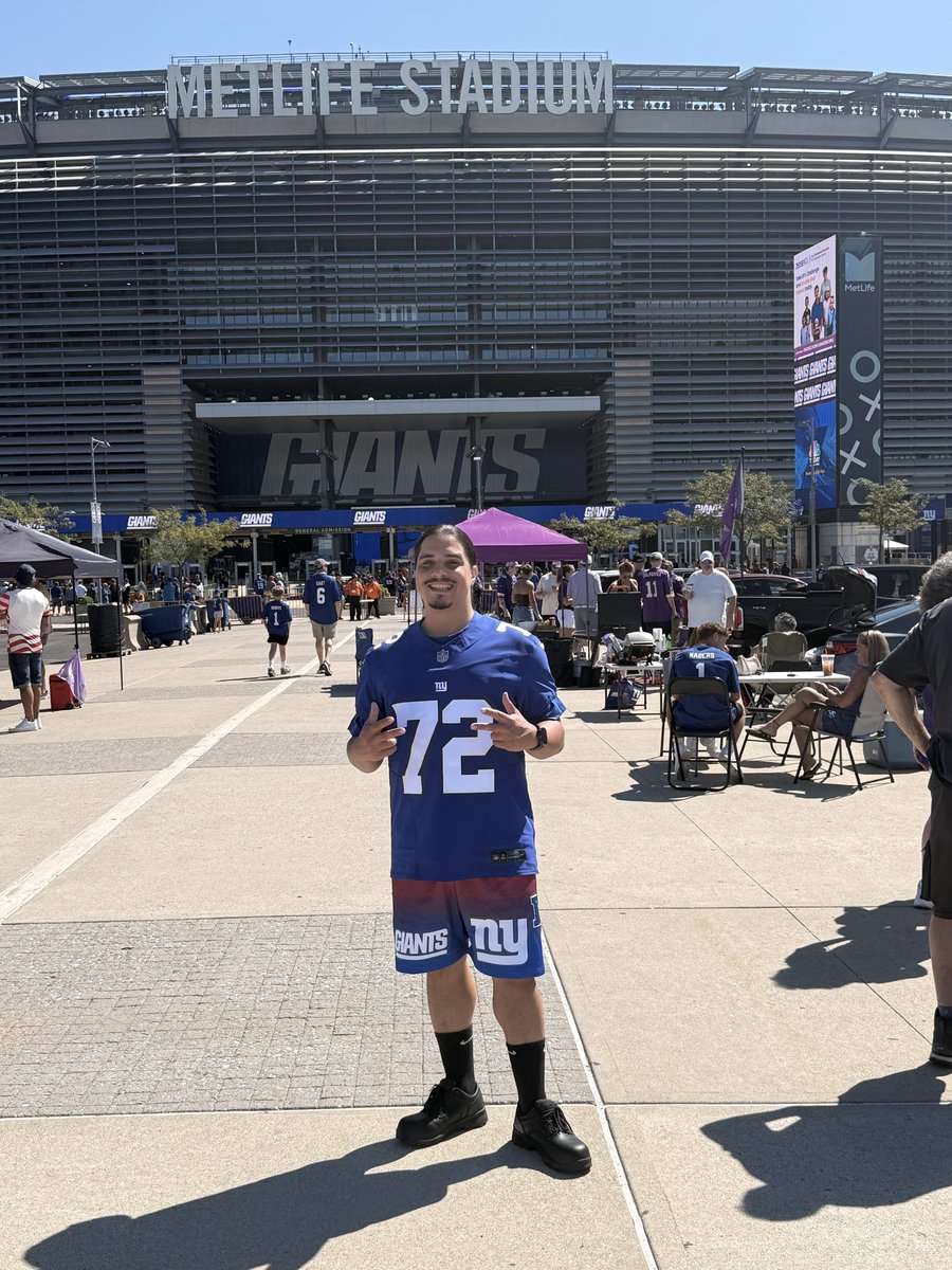 JayMan510's tweet photo. Gotta represent the big men @JEluemunor https://t.co/BvyO5DI6C8