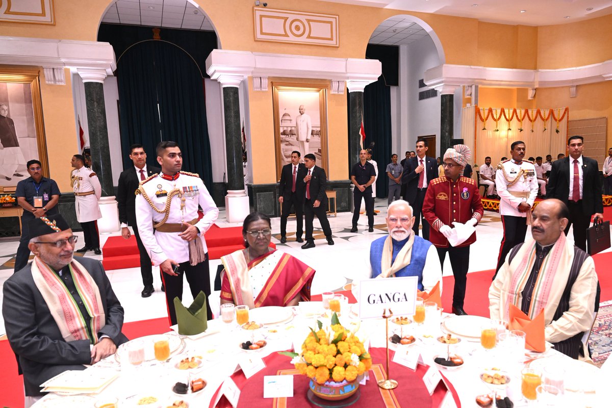 rashtrapatibhvn's tweet photo. President Droupadi Murmu hosted a State Reception at Rashtrapati Bhavan on the occasion of the 80th Independence Day. Vice President of India Shri C. P. Radhakrishnan, Prime Minister Shri Narendra Modi, Former President Shri Ram Nath Kovind, Chief Justice of India Shri Justice Surya Kant, Lok Sabha Speaker Shri Om Birla, Union Ministers, diplomats, eminent people from different walks of life and beneficiaries of various government programmes attended the Reception.
This year’s Reception celebrated the rich and vibrant art and culture, timeless traditions and cuisine of Chhattisgarh, Goa, Madhya Pradesh and Maharashtra.
