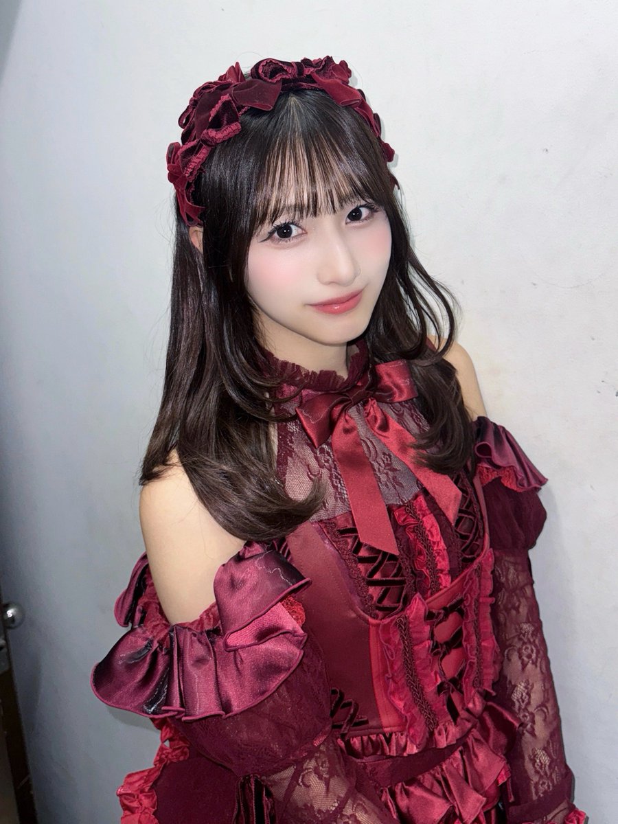 kanisawa_moeko's tweet photo. 12th single ノイミー会 in 大阪 ありがとう🦋🖤
楽しんでくれてたら私も嬉しいです🏋️‍♀️
人生初ビリビリ椅子に挑戦しました。す、すごかった。ﾔﾝｷｰたくさん会えたね🪑ﾀｺﾔｷｰも美味しかったです!
いつものバックカチューシャ、上につけていただいたよ〜!薔薇もリボンもかわいいの🥀 https://t.co/lDmh6JZKyM