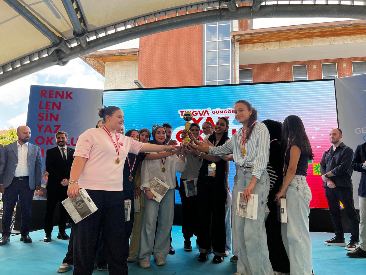 tugvagungoren's tweet photo. 📍Merter Etkinlik Alanı

🎓 TÜGVA Güngören Yaz Okulu Finali’26

Bir yaz boyunca birlikte öğrendik, eğlendik ve güzel anılar biriktirdik. 🤍

Yaz Okulumuzun finalinde öğrencilerimizle ödül törenlerimizi gerçekleştirdik. 🏆✨ https://t.co/IbYNG9Eibr