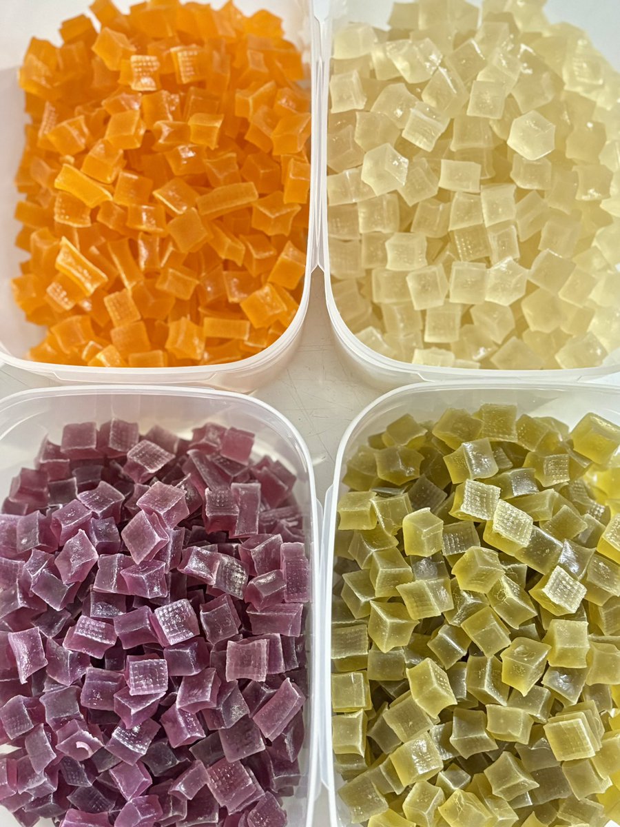 WoonPhoFon_KBI's tweet photo. วุ้นกรอบ หวานน้อย เคี้ยวเพลิน ออกจากเตาแล้ว พร้อมส่งค่ะ 

จับจองได้น๊า ก่อนจะหมด 
ขายดี!? หึ ทำน้อย 😂

🧡ส้ม
💜องุ่น
💚ใบเตย
🤍ออริจินอล

#วุ้นกรอบ #วุ้นกรอบผลไม้ #วุ้นกรอบสมุนไพร 
#วุ้นกรอบหวานน้อย https://t.co/Es2Tz3iYUS