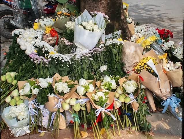 pam_goose51486's tweet photo. Around 1:15 PM on May 30, 2025, in Hai Ba Trung District, Hanoi, a speeding BMW driven by MP Nguyen Sy Cuong hit an oncoming motorcycle. The crash broke the father's leg (Mr.H) and severed the right leg of his daughter (P.T, born 2007). The female stud. died after a week in hosp. https://t.co/MDqd4g0xNN