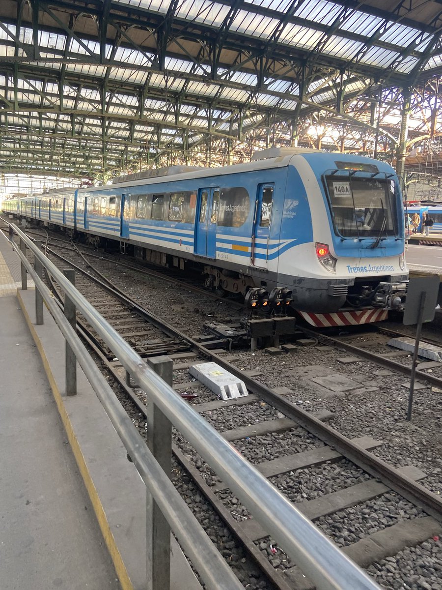 Nicotransito's tweet photo. Tren Roca URGENTE ⚠️ 
Durante todo el domingo 16/8:
Ramal Alejandro Korn circulará con servicio limitado entre Plaza Constitución y Temperley por trabajos de actualización del sistema de catenarias en toda la estructura 🚆🟠
Servicio diésel A. Korn - Chascomús interrumpido 🔴 https://t.co/13zc5Mqx5V