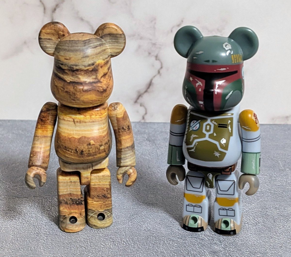 OFFZAKE_1's tweet photo. おおかみくんコラボのベアブリック狙いで、同じ渋谷PARCO内のMEDICOM TOY NEXTへ、BE@RBRICK SERIES 52 と CHASE STAR WARS が気になり購入🧸
おおかみくんは引けなかったが、木目かと思った地層柄とボバ・フェットがオシャレで良き😄
ベアブリックは集めてこなかったけど見掛けたら買ってみよう☺️ https://t.co/ZODxMrMoa2