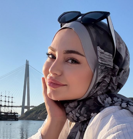 AMidano's tweet photo. أكثر ما يوجع هو أن تبتسم بينما قلبك يبكي؟ 💔 https://t.co/52x9UCgl2z