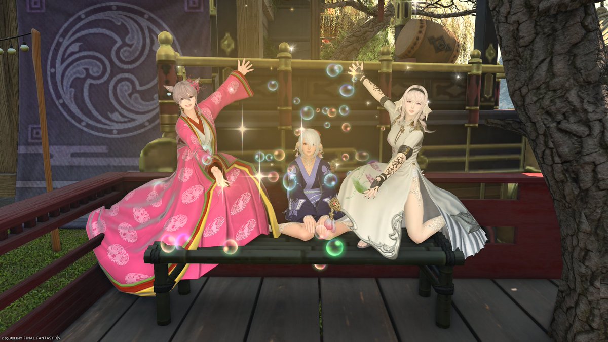 geranium_ff14's tweet photo. シンリュウ会場に遊びに行ってきました🎆
３枚目は通りすがりの知らない方がシャボン玉のエフェクトをくれたところｗ
#幻想風鈴祭2026 https://t.co/Ey5wsmY3Ma