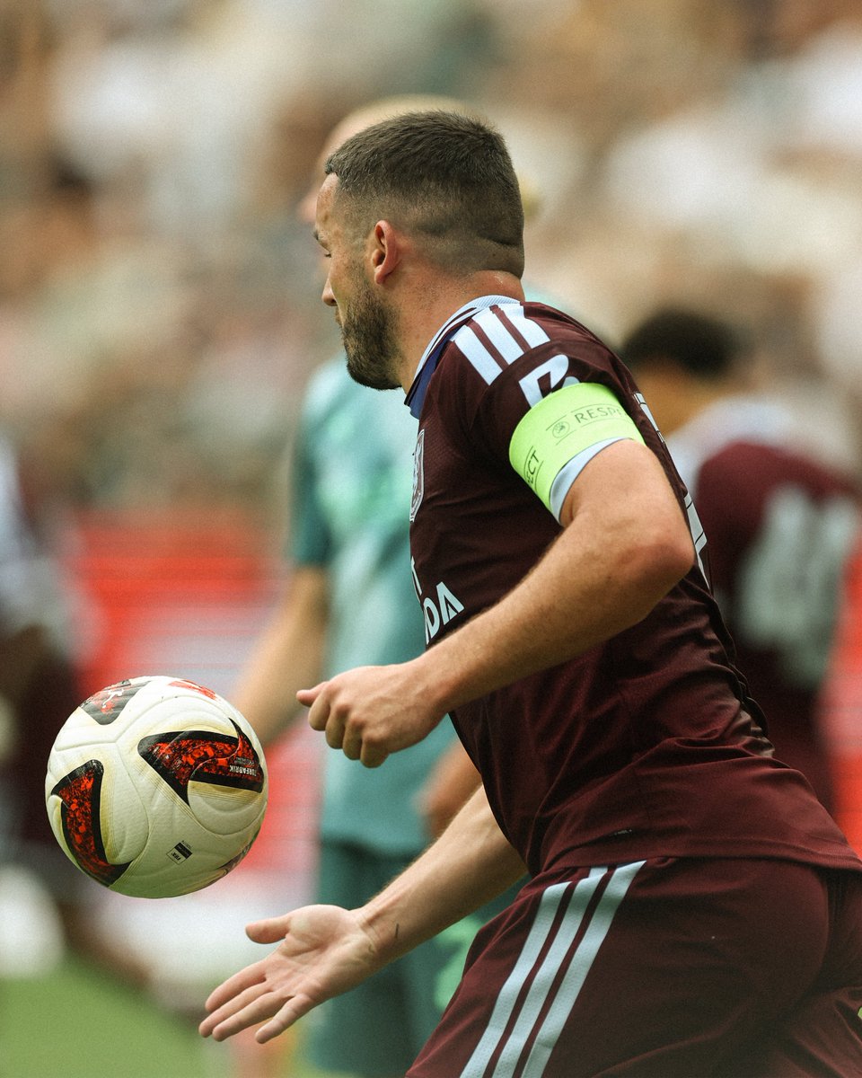 AstonVilla's tweet photo. Super John McGinn 💜 https://t.co/MlIyi3ggHT
