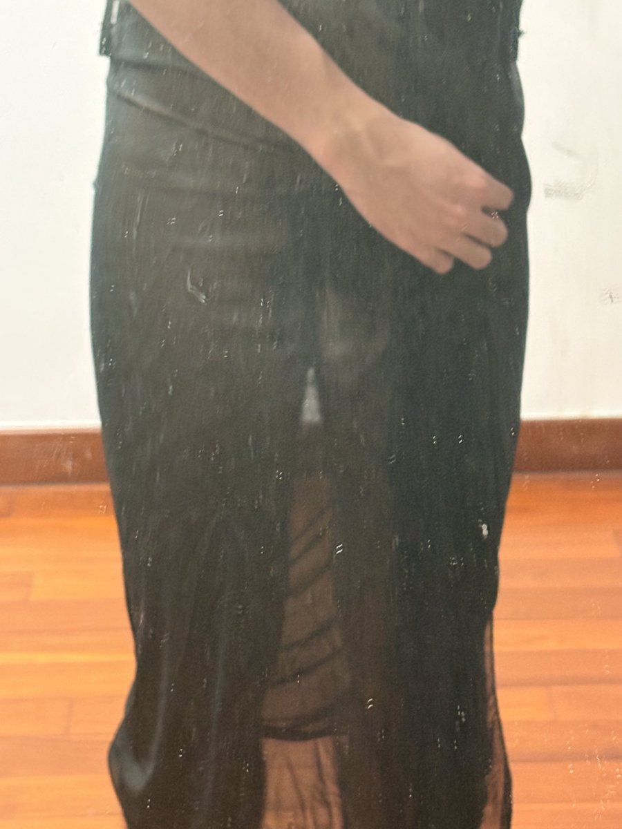 Ting78018's tweet photo. 想要我穿着薄纱黑裙来伺候你么？还是玩个游戏，你给我情趣衣服，让我穿上在众人面前展示？ https://t.co/E2ndnbSUVu