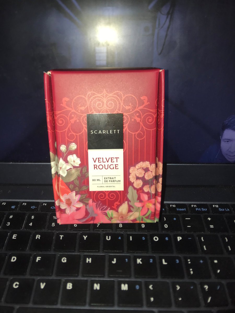 whimsichv's tweet photo. #wts parfum Scarlett velvet Rouge
sudah aku coba 2-3 semprot. dijual karena aku ga suka baunyaa karena terlalu strong buat aku huhu. fyi ini baunya diawal strong nanti diakhir dia jadi lebih soft ya.
only cod ambil sendiri di daerah area solo isi &amp; uns ya.
harga : 35k
dom : solo https://t.co/AzWJF2kFSv