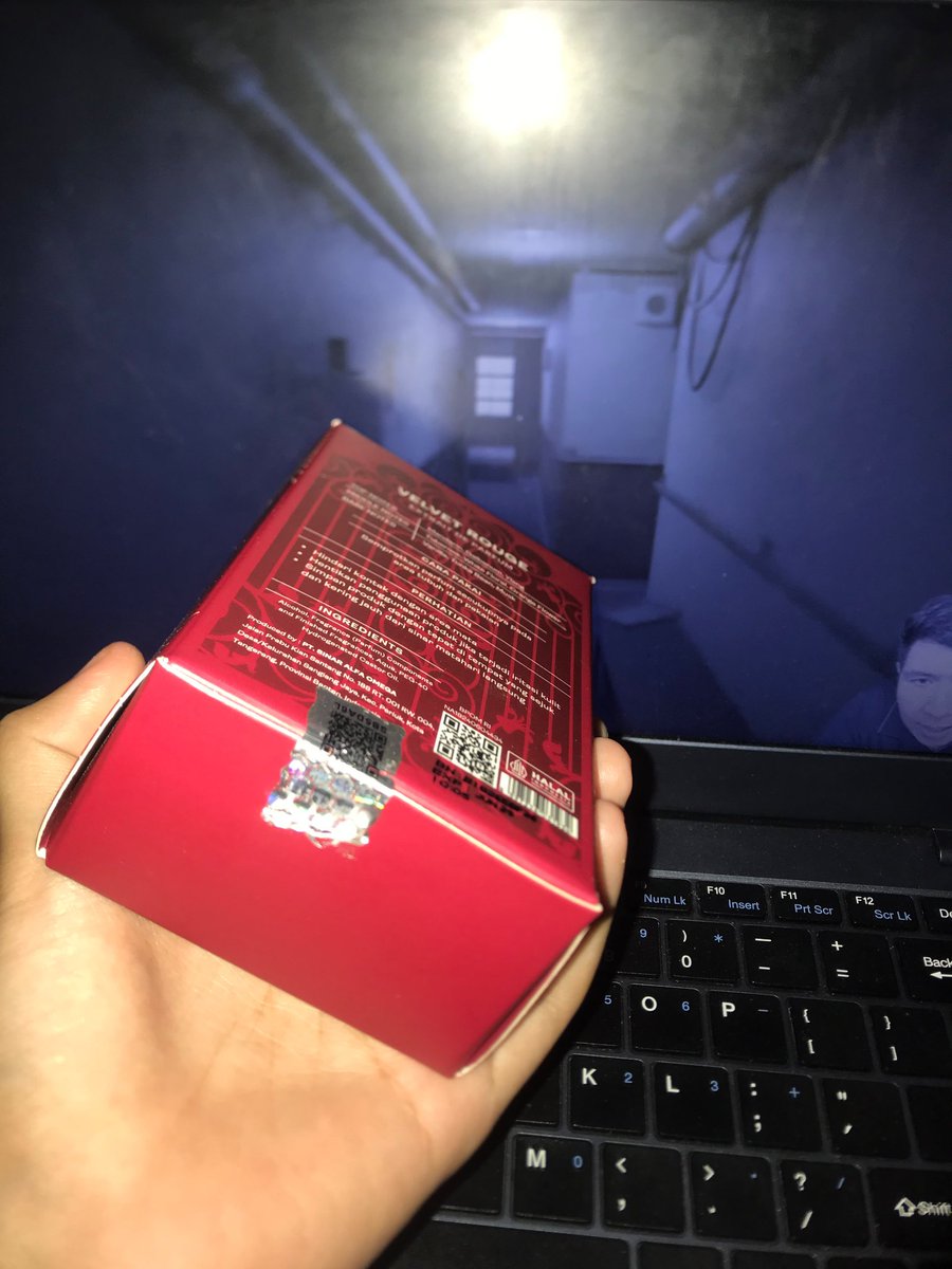 whimsichv's tweet photo. #wts parfum Scarlett velvet Rouge
sudah aku coba 2-3 semprot. dijual karena aku ga suka baunyaa karena terlalu strong buat aku huhu. fyi ini baunya diawal strong nanti diakhir dia jadi lebih soft ya.
only cod ambil sendiri di daerah area solo isi &amp; uns ya.
harga : 35k
dom : solo https://t.co/AzWJF2kFSv