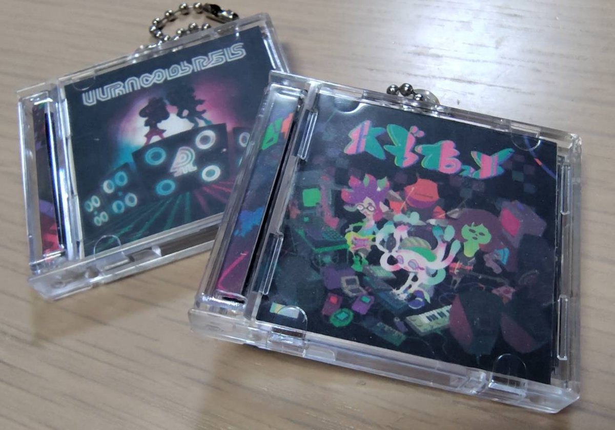 machimotty's tweet photo. Can DoにミニCDキーホルダーが売っていたので、推し活！
シャケのバンド(ω-3)も作りたいな〜 https://t.co/IdE9pAkYle