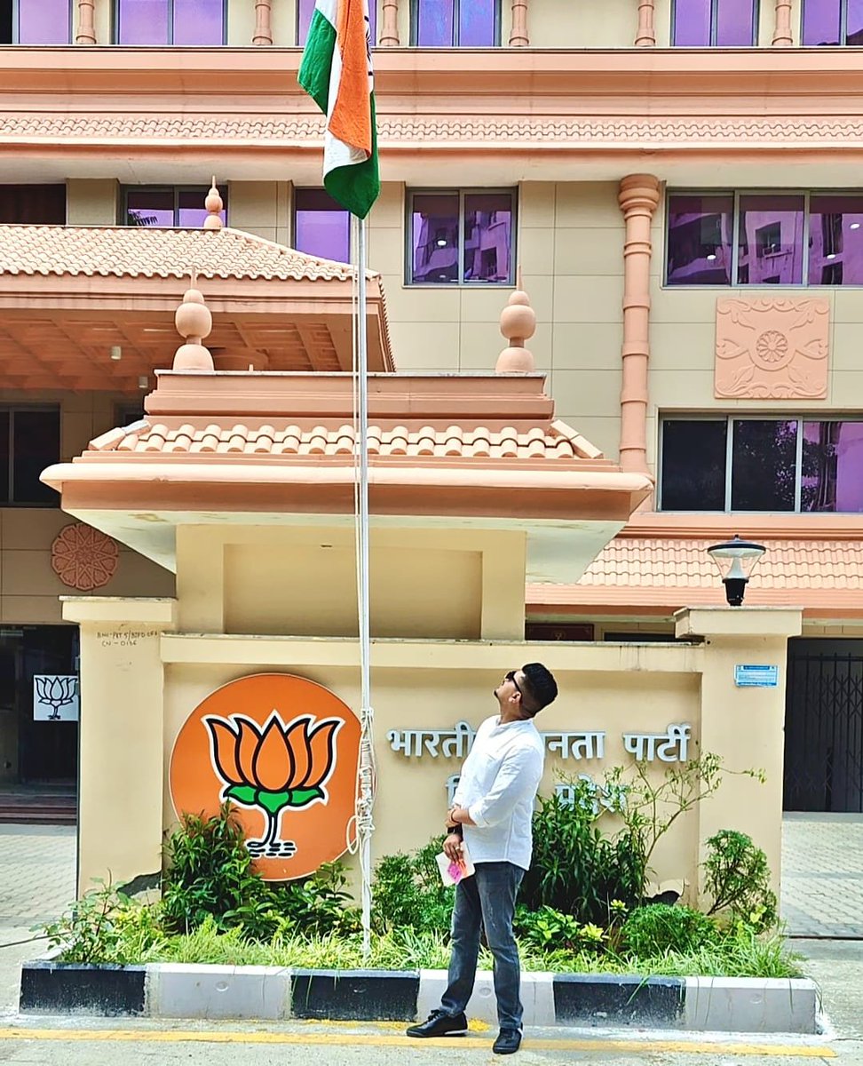 Mkonline01's tweet photo. #80वें_स्वतंत्रता_दिवस के अवसर पर आज प्रातः दिल्ली प्रदेश अध्यक्ष आदरणीय श्री @hdmalhotra जी ने प्रदेश कार्यालय में तिरंगा फहराया। 🇮🇳

#IndiaIndependenceDay 
#Mehul_Kumar

@BJP4Delhi @BJP4India @BJYM4DL @BJYM @RSSorg @PavanRanaRSS https://t.co/X0PkNkVFNq