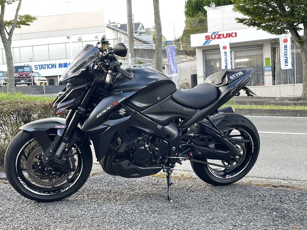 racing5729's tweet photo. アリエクで激安リムテープを購入したんで、貼り付けてみた😁

送料込み７００円弱のお値段（笑）

物は普通でしたが梱包が残念過ぎて三つ折りで届きました😅

#GSXS1000 https://t.co/tedUITAOoQ